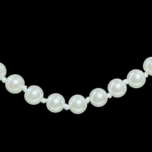 Napier Single Strand 18" Faux Pearl Necklace With Gold Tone Clasp (5597) - Picture 3 of 6